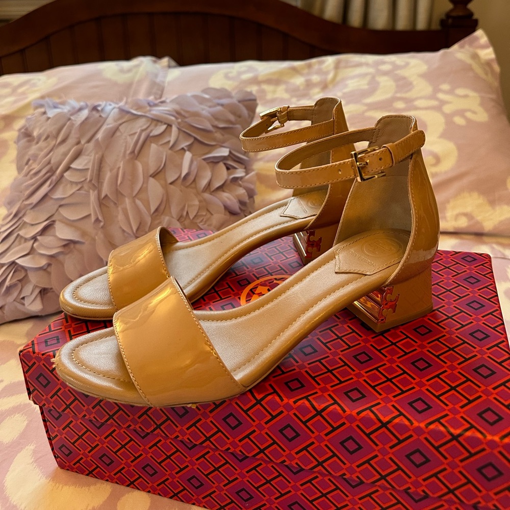 Elegant Tan Strappy Sandals